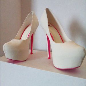 Size 8 beautiful white platform heels. Never worn.